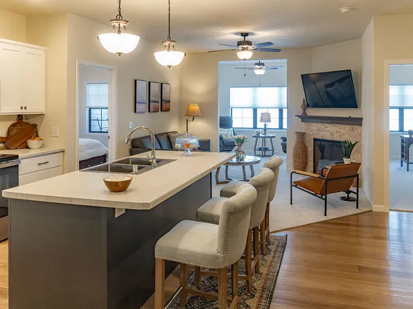 1700 Fields Ct #1048, Onalaska, WI 54650