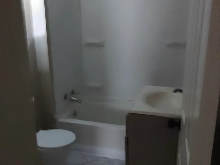 1405 N Chester Ave — Photo 3