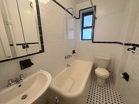 4th image of 4331 44th St Floor 2