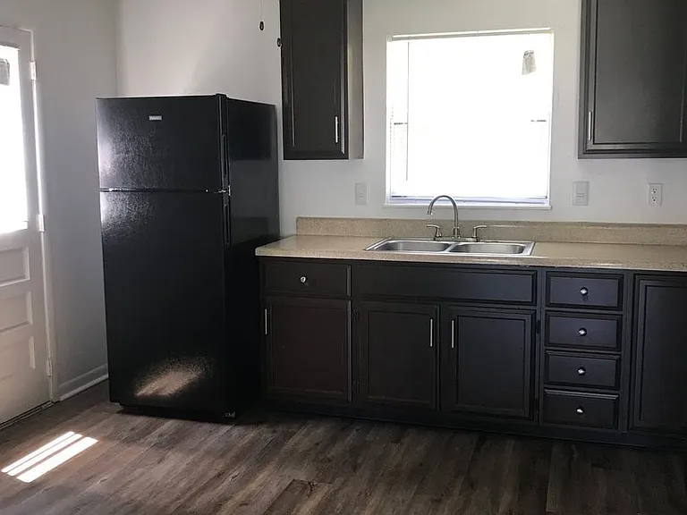 Hillcrest Apartments — Photo 26