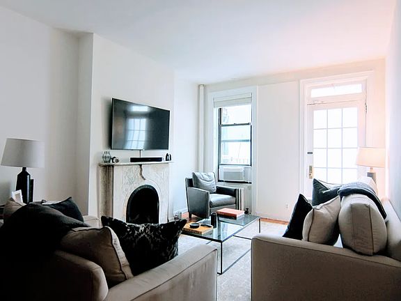 2nd image of 874 Lexington Ave #3