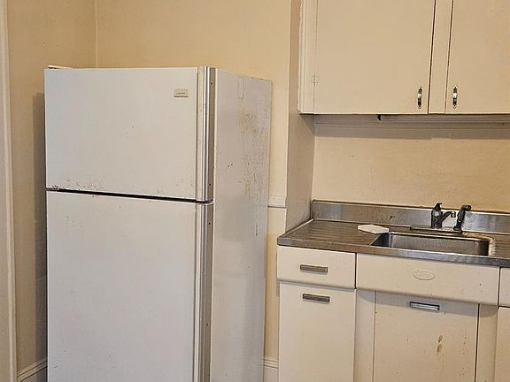 5th image of 746 Peaks St