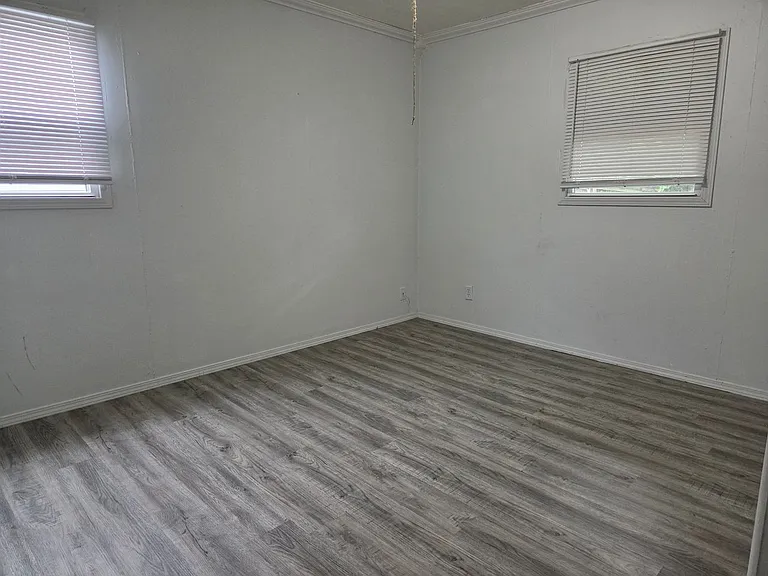 946 S Hampton Rd — Photo 6