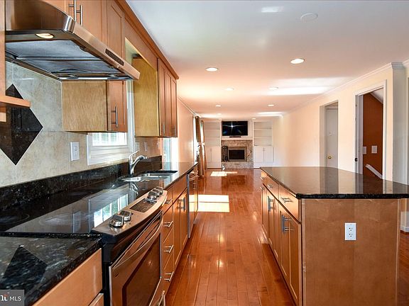 4th image of 4037 Broadwire Dr
