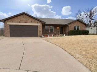 2136 Berkshire Dr, Ponca City, OK 74604