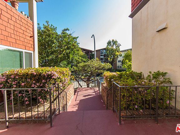 3rd image of 5651 Sumner Way Unit 104