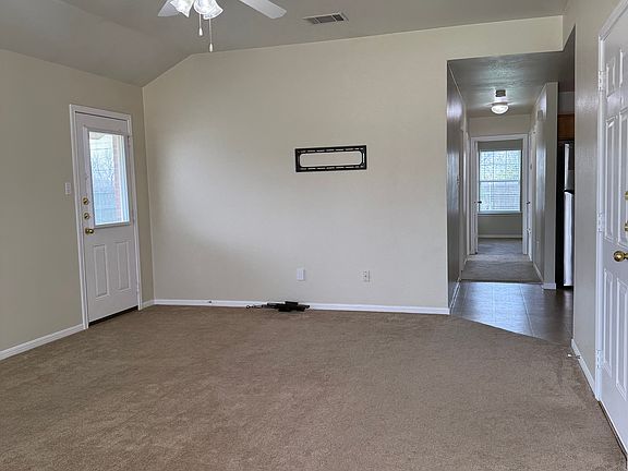 2nd image of 501 Manhattan Dr APT A
