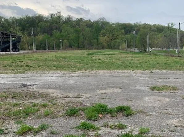 523 Warren Barrett Dr, Hannibal, MO 63401