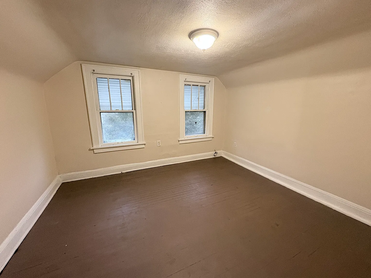 3 bed, $1,250 — Photo 2