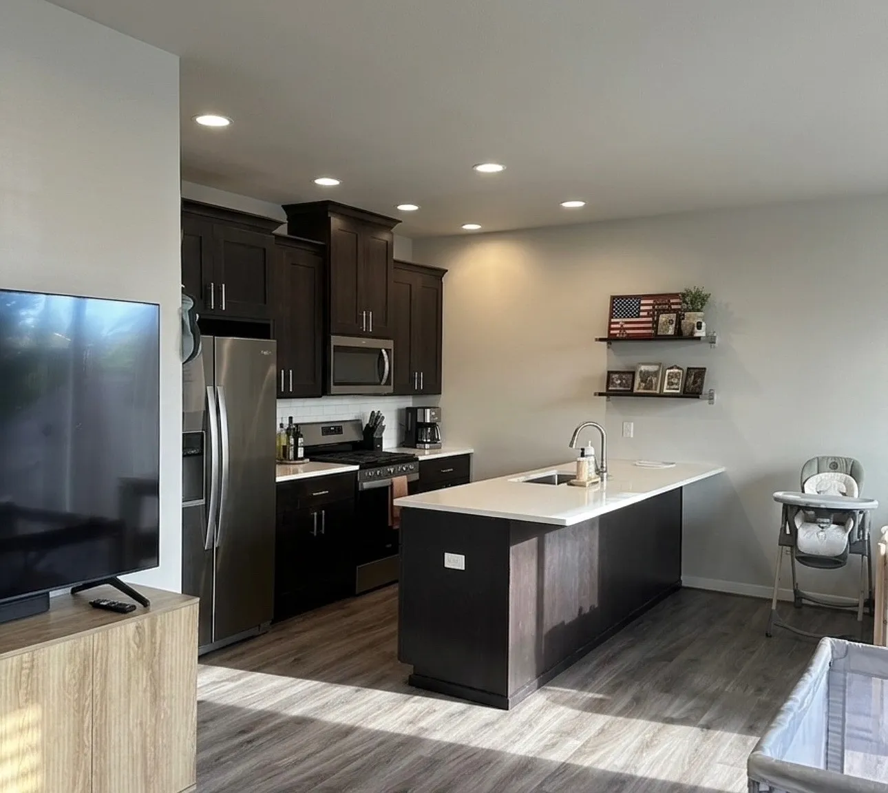 4 bed, 2.5 bath, 1766 sqft, $2,600 — Photo 2