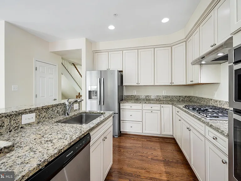 8341 Broderick Cir — Photo 13