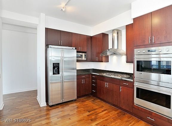 2nd image of 1211 S Prairie Ave APT 2806