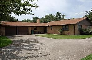 4th image of 2002 Greenbriar Dr