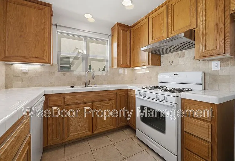 1087 Waterfall Way — Photo 16