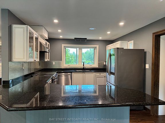 4th image of 1339 Pinegrove Rd