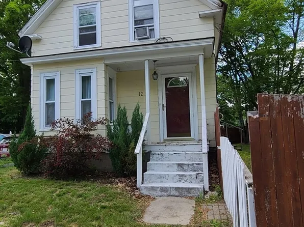 12 Franklin St, Pepperell, MA 01463