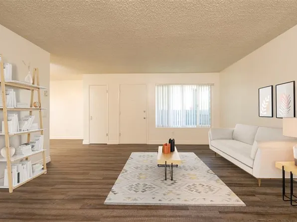 1145 Meadowlake Dr, Vista, CA