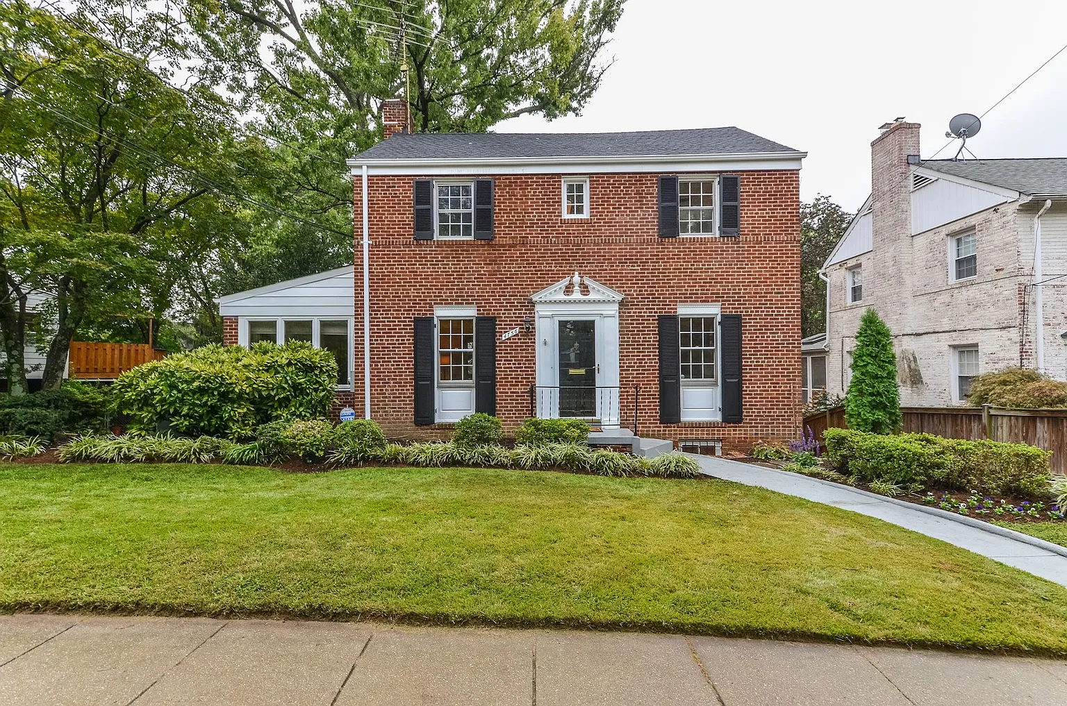 4756 Reservoir Rd NW photo 1