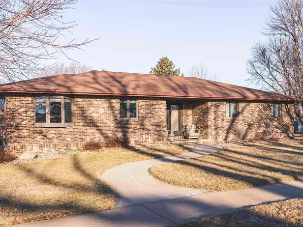 609 15th St SE, Le Mars, IA 51031