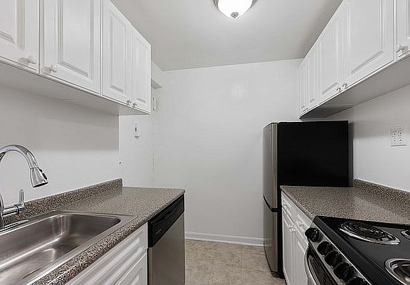 4th image of 425 E 84th St APT 4B