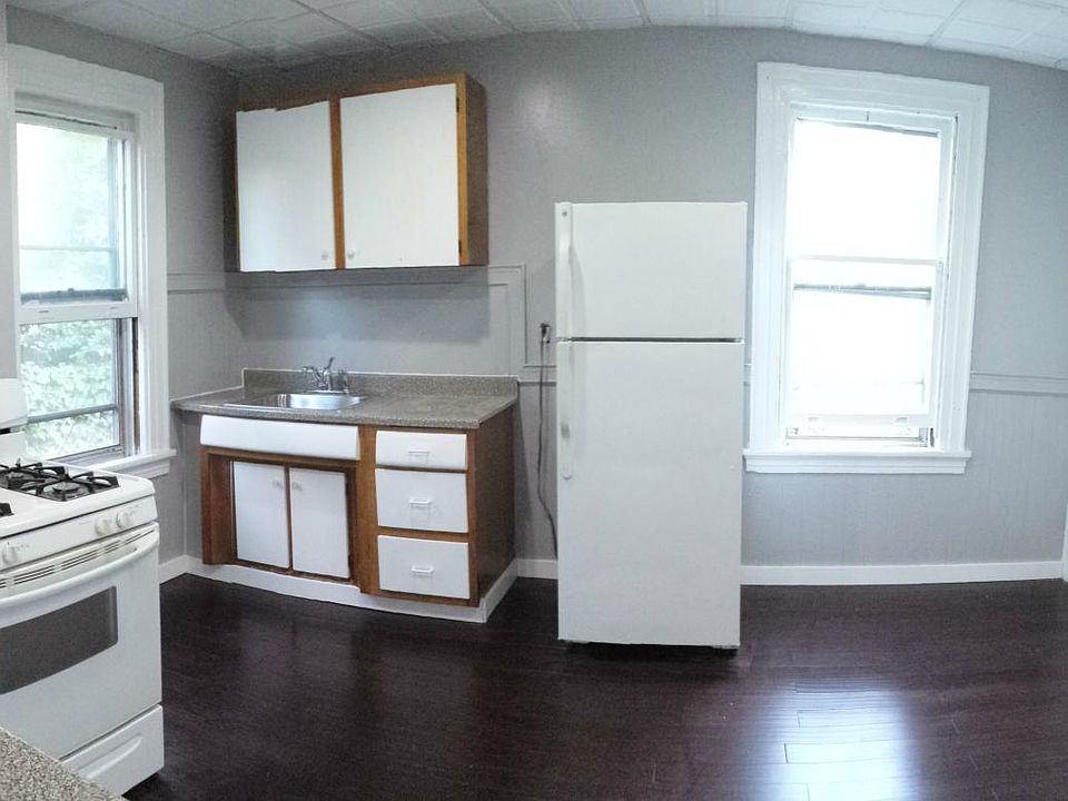 2nd image of 17 Canfield Pl APT 1