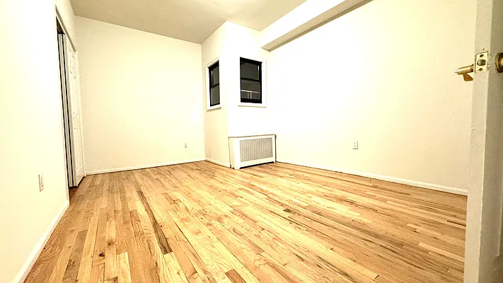 Rented by HOLTON REAL ESTATE INC. | media 12