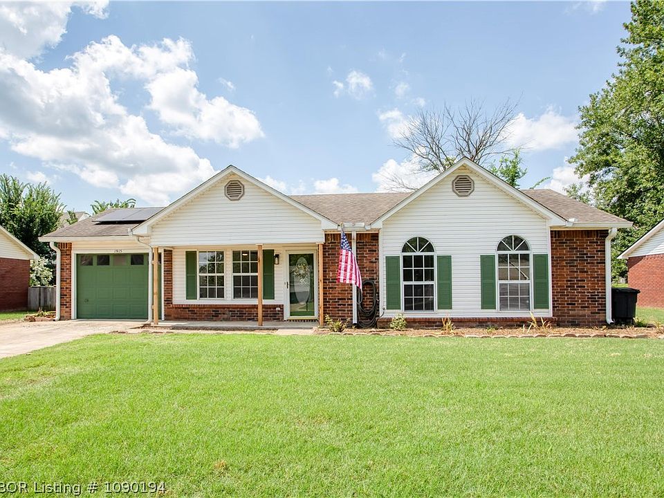 1st image of 1915 Whippoorwill Dr