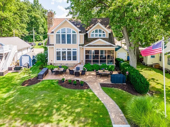 3546 N Bay View Rd, Angola, IN 46703