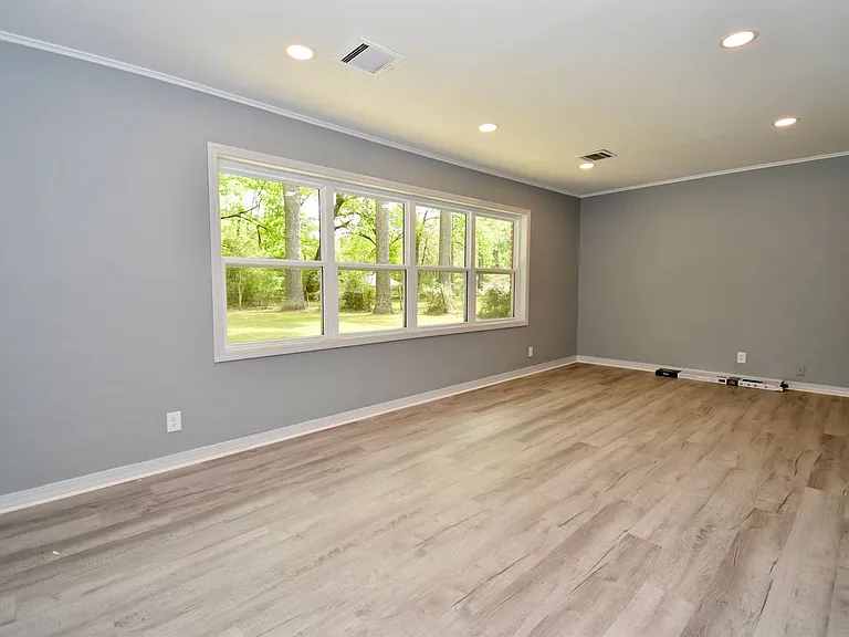 1309 Robinette Dr — Photo 3