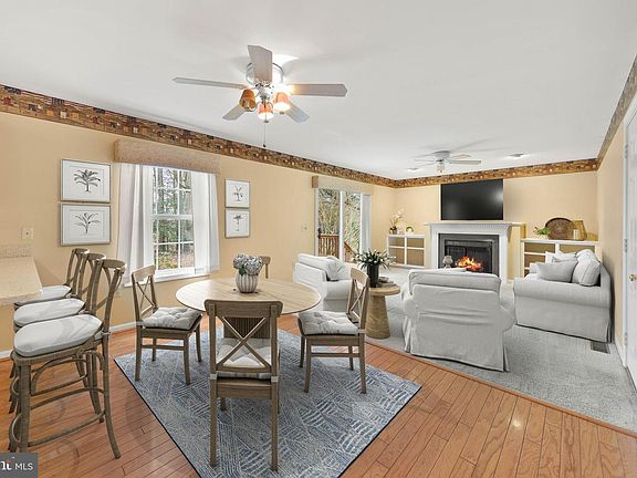 3rd image of 302 Tanglewood Dr