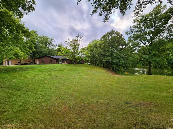 734 E Shawnee Ln, Pocahontas, IL 62275