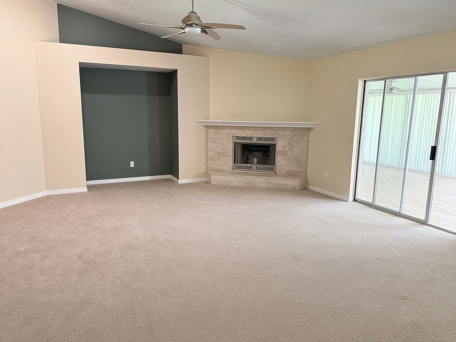 3 bed, 2254 sqft, $2,200 — Photo 2