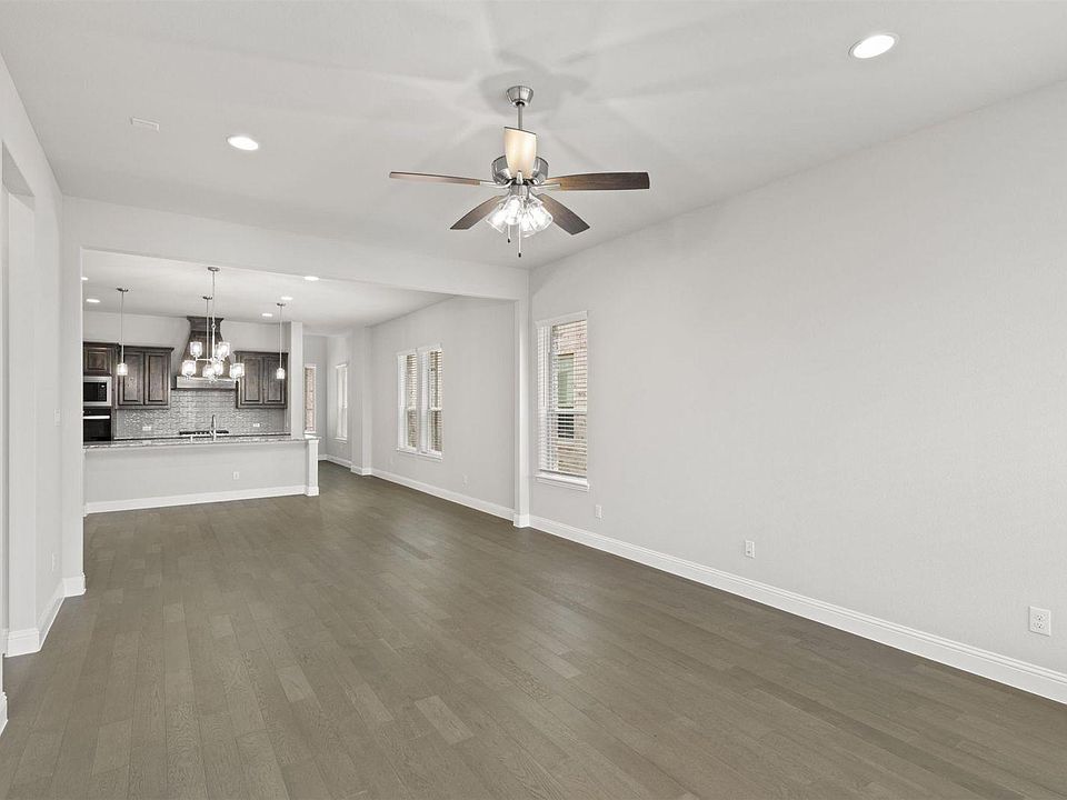 1st image of 2736 Woodland Dr
