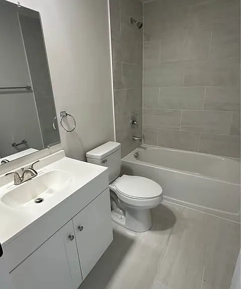 606 SE 8th St #606 — Photo 26