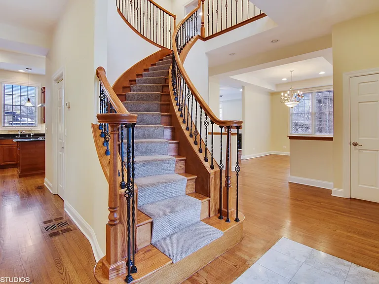 507 Locust Rd — Photo 2