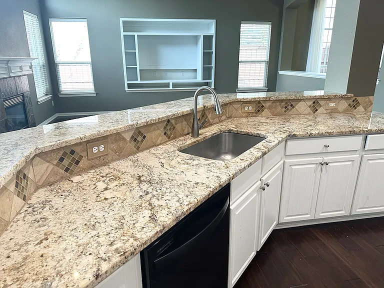 806 Cascades Dr — Photo 16