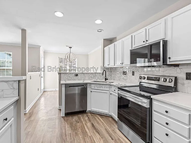 10212 University Park Ln — Photo 10