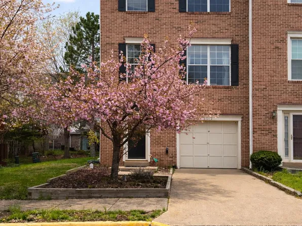 2512 Clover Field Cir, Herndon, VA 20171