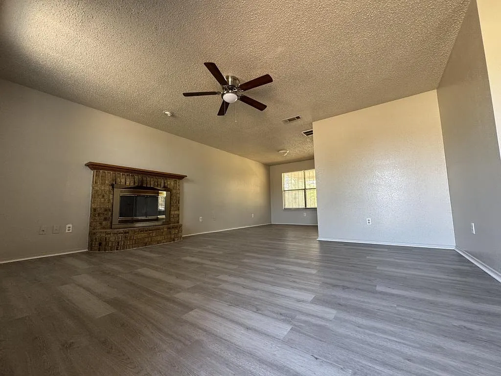 2902 Bluejay Dr — Photo 2