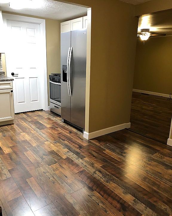 DR look into kitchen  