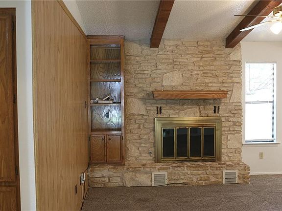 3rd image of 505 Meadowcreek Cir