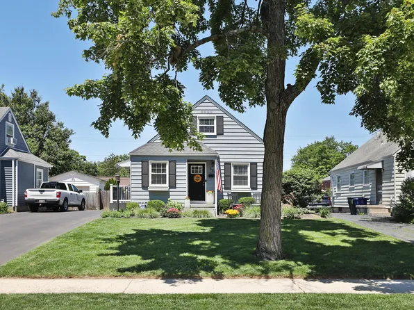 588 Chatham Rd, Columbus, OH 43214