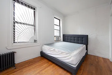 Rented by R New York