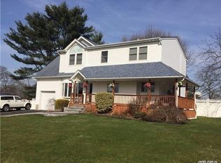 3 Eva Path, Commack, NY 11725