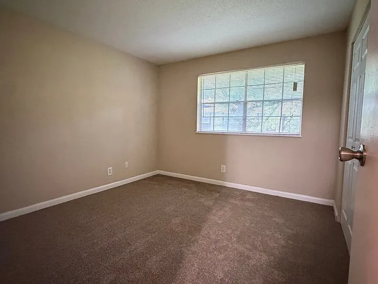The New Meridian Apartments — Photo 10
