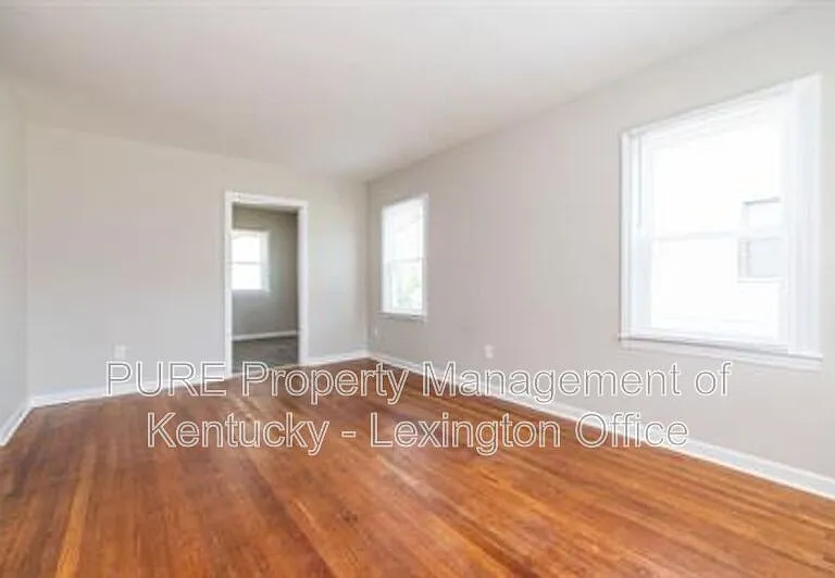 817 Marcellus Dr — Photo 3