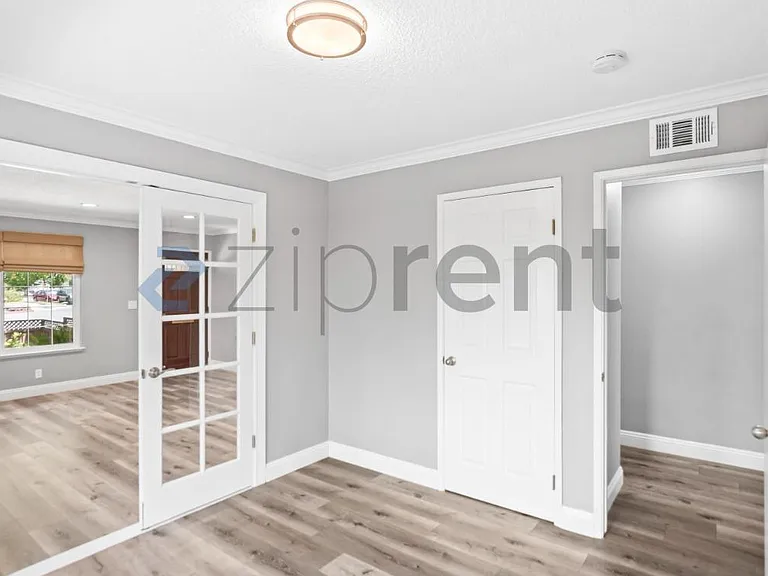 1427 Flickinger Ave — Photo 18