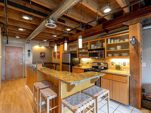 5th image of 1221 W Railroad Ave APT 5