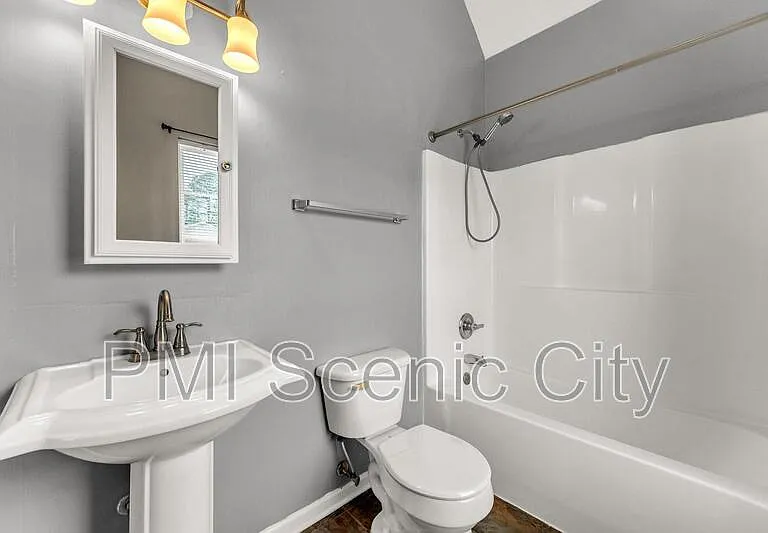 3721 Keri Ln NE — Photo 11