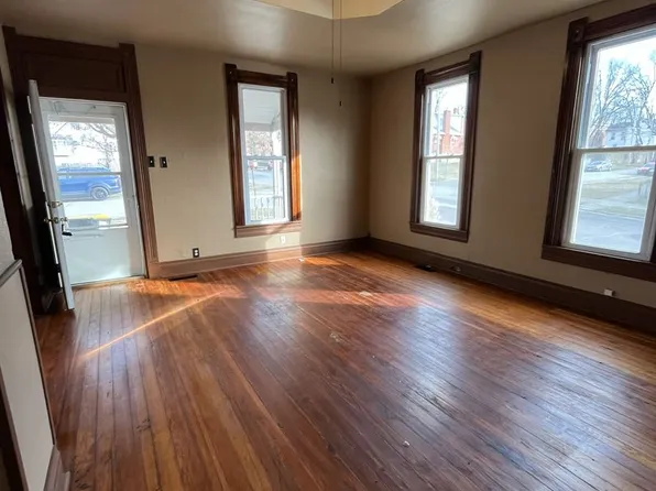 215 3rd St, Boonville, MO 65233